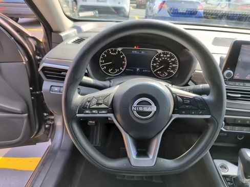 Used 2024 Nissan Altima 2.5 SV FWD image 13