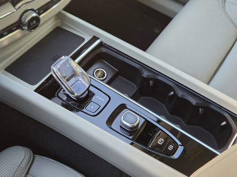 New 2026 Volvo XC60 B5 Ultra w/ Climate Package image 23