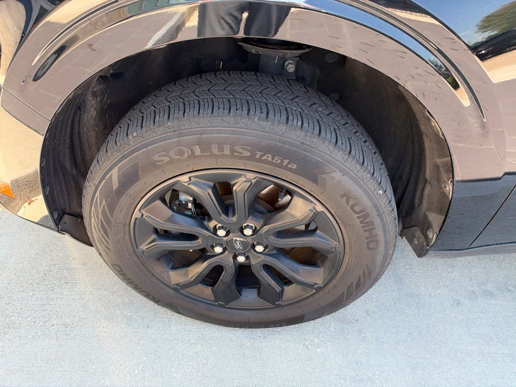 Used 2024 Ford Maverick Lariat w/ Black Appearance Package FWD image 2