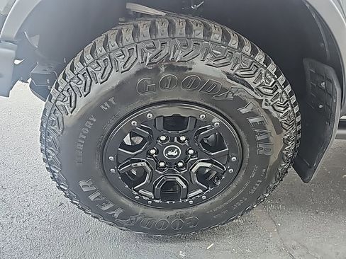 Used 2024 Ford Bronco Wildtrak image 8