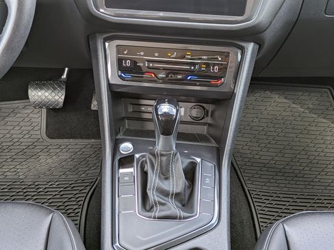 Certified 2023 Volkswagen Tiguan SE FWD image 21