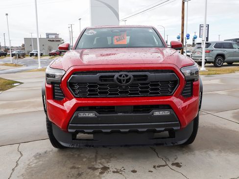 Used 2025 Toyota Tacoma TRD Off-Road image 3