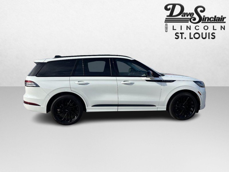 Used 2026 Lincoln Aviator Reserve AWD/4WD image 2