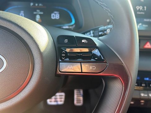 Used 2025 Hyundai Elantra Sport image 16