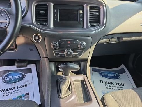 Used 2017 Dodge Charger SE w/ Blacktop Package RWD image 11