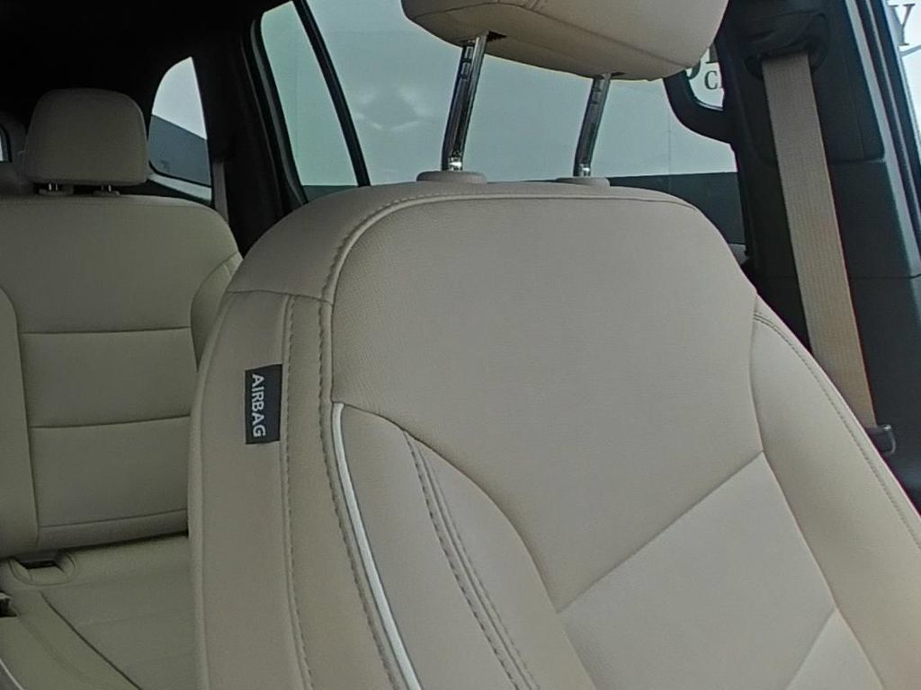 Used 2025 Buick Enclave Preferred w/ Power Package FWD image 11