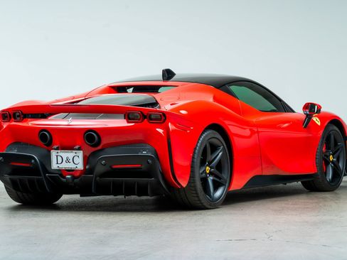 Used 2022 Ferrari SF90 Stradale AWD/4WD image 8