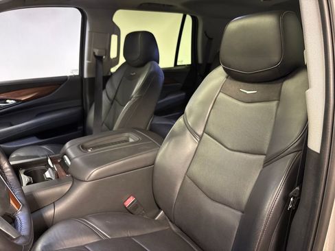 Used 2020 Cadillac Escalade Premium Luxury AWD/4WD image 31