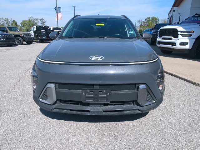 Used 2025 Hyundai Kona SEL FWD image 4