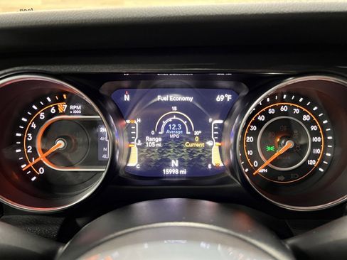 Used 2022 Jeep Wrangler Unlimited Sahara image 29