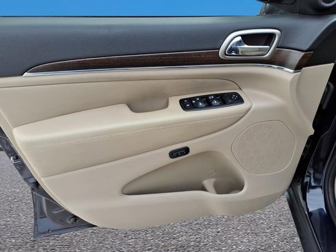 Used 2014 Jeep Grand Cherokee Limited image 16