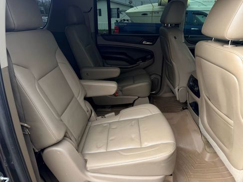 Used 2015 Chevrolet Suburban LT image 16
