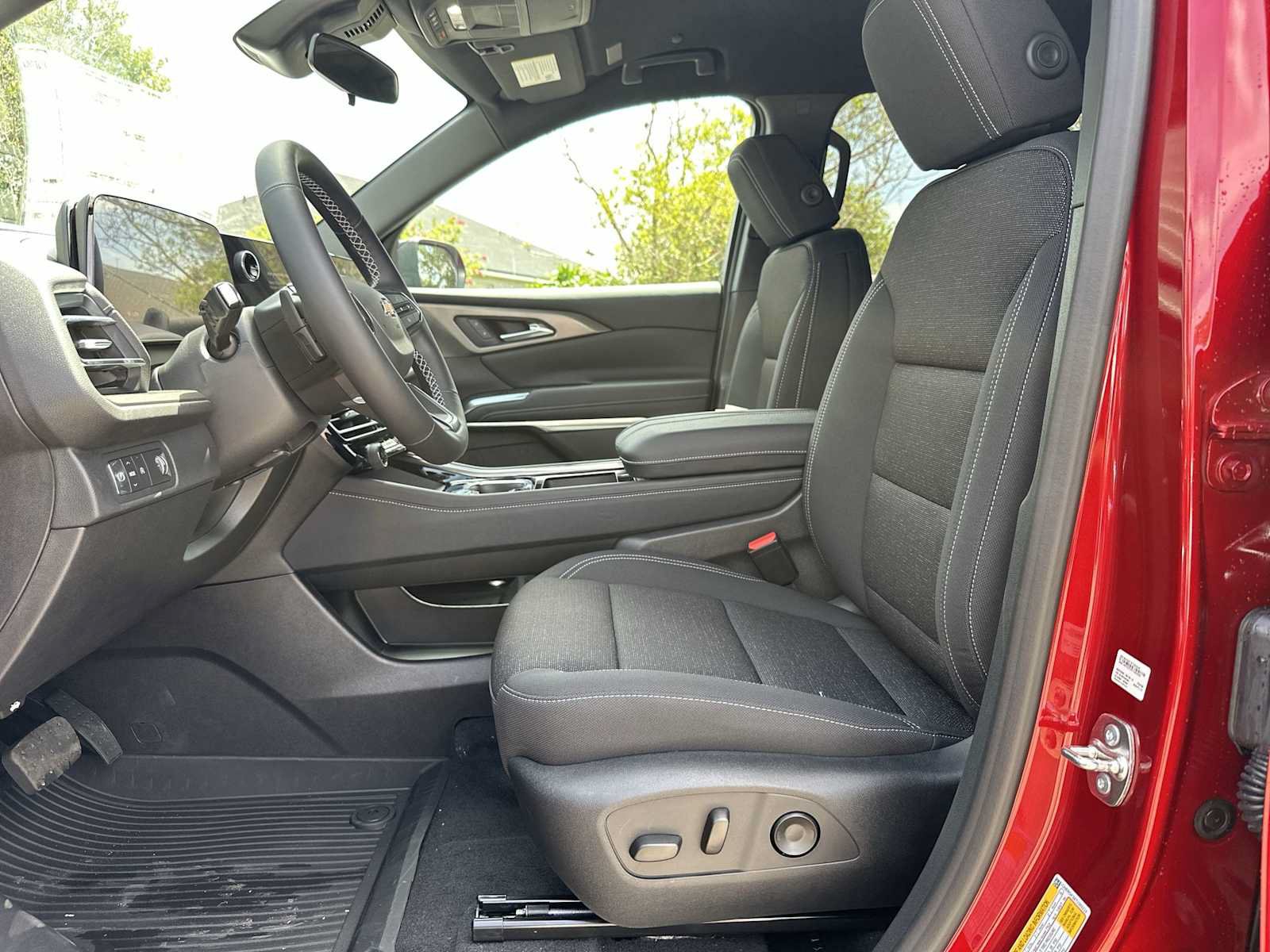 New 2026 Chevrolet Traverse LT w/ LPO, Floor Liner Package FWD image 2