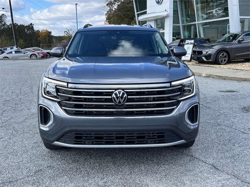 Certified 2025 Volkswagen Atlas SE image 8
