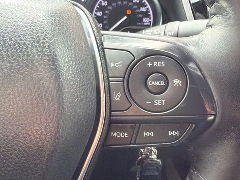 Used 2020 Toyota Camry SE image 11