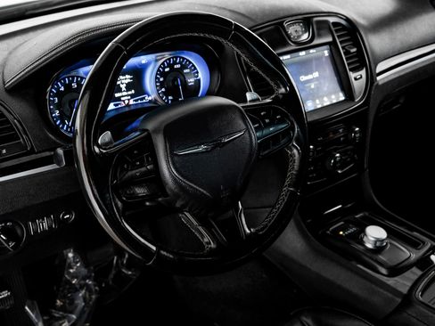Used 2019 Chrysler 300 S image 14