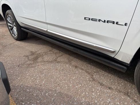 Used 2022 GMC Yukon XL Denali AWD/4WD image 15