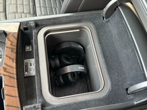 Used 2024 Cadillac Escalade ESV Sport Platinum w/ LPO, ONYX Package image 39