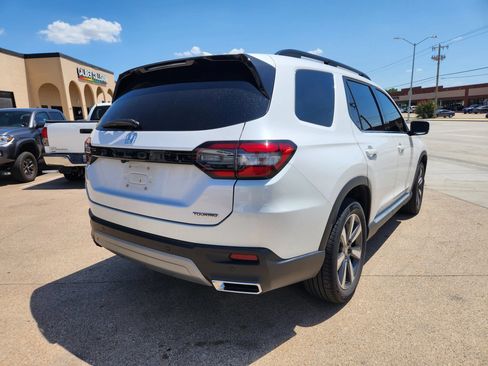 Used 2025 Honda Pilot Touring image 5