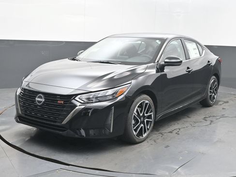 Certified 2025 Nissan Sentra SR FWD image 3