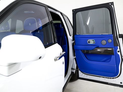 Used 2024 Rolls-Royce Cullinan Black Badge image 18