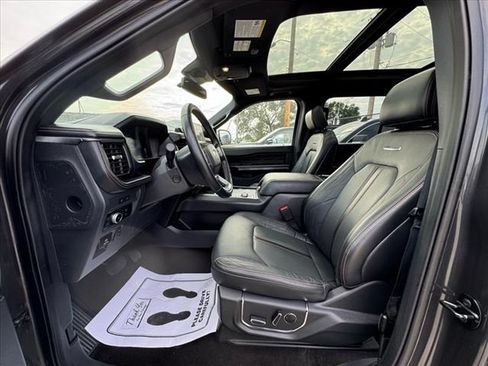 Used 2022 Ford Expedition Max Platinum AWD/4WD image 3