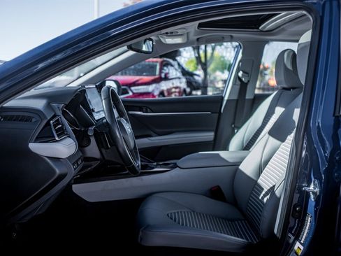 Used 2024 Toyota Camry SE image 12