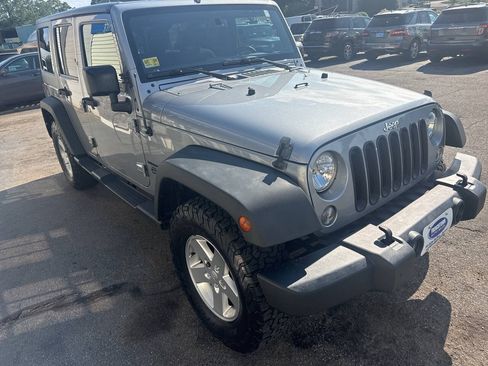 Used 2015 Jeep Wrangler Unlimited Sport w/ Quick Order Package 24S AWD/4WD image 9