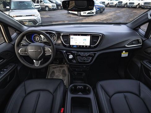 New 2026 Chrysler Pacifica Select FWD image 26