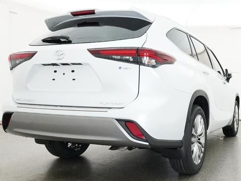 New 2026 Toyota Highlander Platinum AWD/4WD image 24