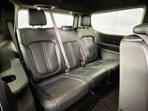 Used 2022 Jeep Wagoneer Series III RWD image 28