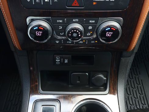Used 2017 Chevrolet Traverse LT w/ Traveler's Package FWD image 24