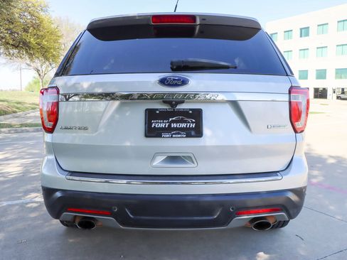 Used 2019 Ford Explorer Limited FWD image 6