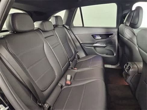 Used 2025 Mercedes-Benz GLC 300 4MATIC image 43