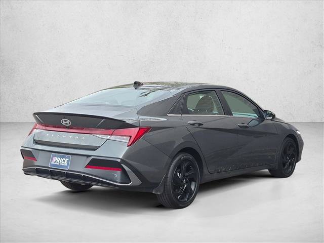 Used 2026 Hyundai Elantra SEL Sport Premium FWD image 5