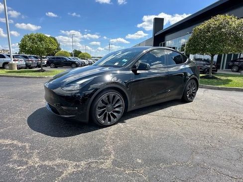 Used 2023 Tesla Model Y Performance AWD/4WD image 3