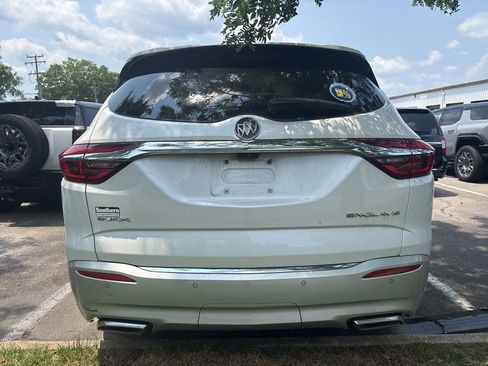 Used 2018 Buick Enclave Essence image 9