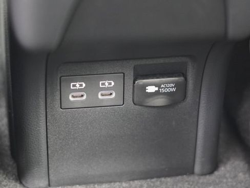 Used 2025 Toyota Prius Plug-In Hybrid FWD image 35