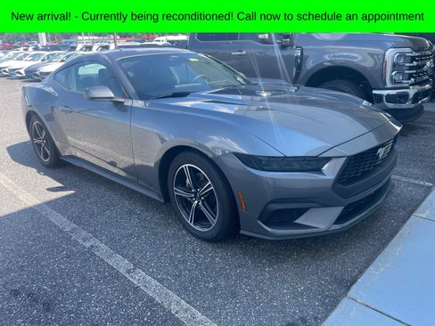 Used 2025 Ford Mustang Coupe RWD image 2