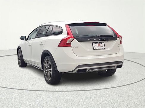Used 2016 Volvo V60 T5 Cross Country image 6