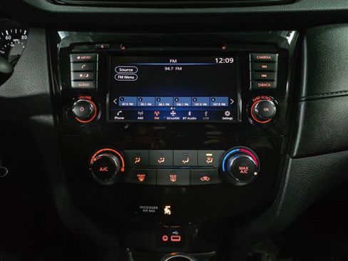 Used 2020 Nissan Rogue S image 23