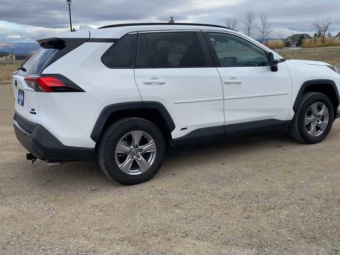 Used 2022 Toyota RAV4 LE image 9