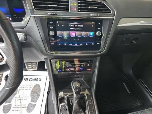 Used 2022 Volkswagen Tiguan SE R-Line AWD/4WD image 5