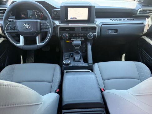 Certified 2025 Toyota Tacoma SR5 AWD/4WD image 12