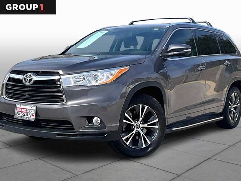 Used 2016 Toyota Highlander XLE image 1
