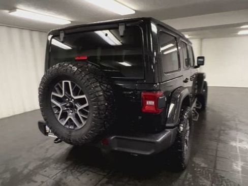 Used 2024 Jeep Wrangler Unlimited Sahara AWD/4WD image 8