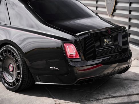 Used 2023 Rolls-Royce Phantom Sedan RWD image 16