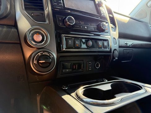Used 2017 Nissan Titan Platinum Reserve image 25