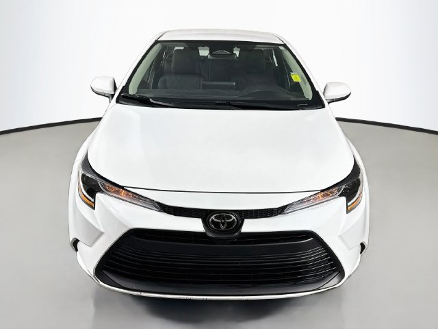 Used 2025 Toyota Corolla LE FWD image 2