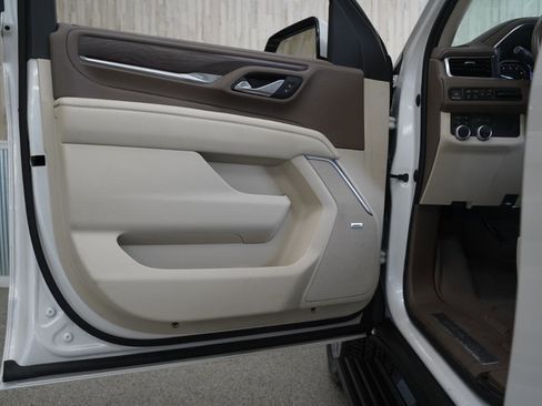 Used 2021 GMC Yukon XL Denali w/ Denali Premium Package AWD/4WD image 28